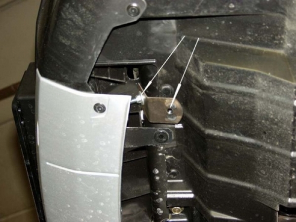 Unterfahrschutz Mitsubishi Outlander I, Typ CU, Motor 2.0/2.0 (4WD)/2.0T (04.2004 -)/2.4 (4WD) ab Baujahr 05.2003 - 10.2006