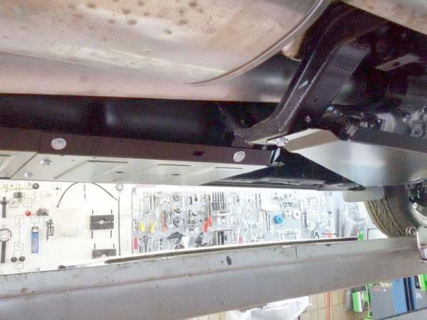 Unterfahrschutz Nissan NP300 Navara Doppelkabine, Typ D23, Motor 2.3 dCi 4x4 ab Baujahr 07.2014 - 2018