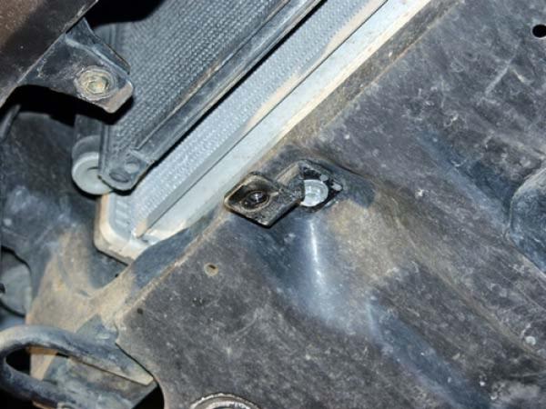 Unterfahrschutz Toyota Land Cruiser 120/Prado (Montage über Serienabdeckung), Typ J12, Motor 3.0 TD ab Baujahr 09.2002 - 07.2009