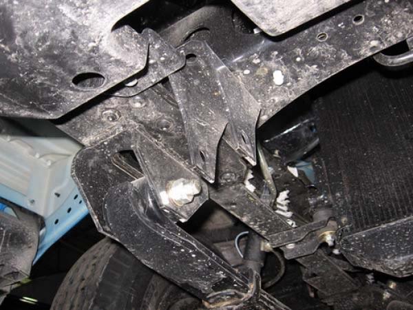 Unterfahrschutz Isuzu NQR 71P Lkw, Motor 4.6D ab Baujahr 2006 -