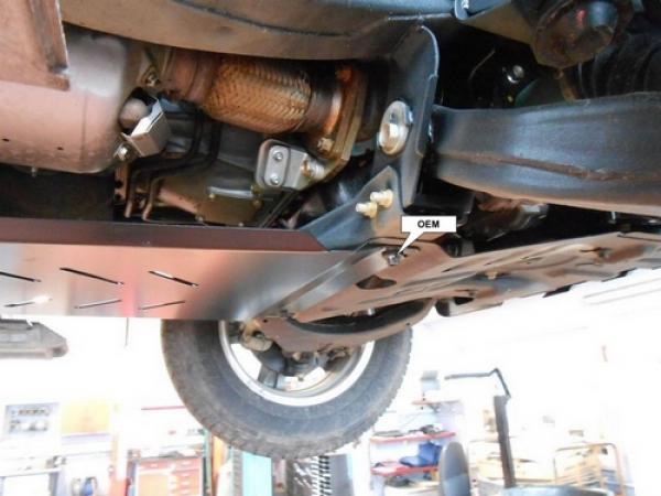 Unterfahrschutz Isuzu D-Max, Typ ATFR/ATFS, Motor 1.9 TD/2.5 CRDI ab Baujahr 06.2012 - (mit werkseitigem Unterfahrschutz für Motor)